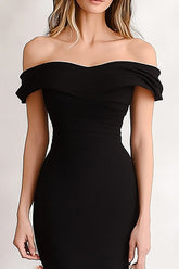 Schulterfreies Schwarzes Meerjungfrauen Gestuftes Satin Kleid für Hochzeitsgäste
